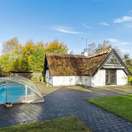 Emanuela - 800m From The Sea By Interhome