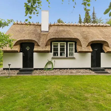 Emanuela - 800m From The Sea By Interhome *